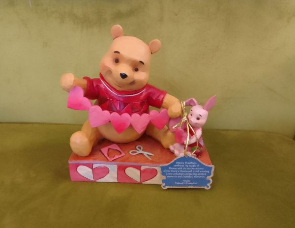 Winnie the Pooh and Piglet with hearts